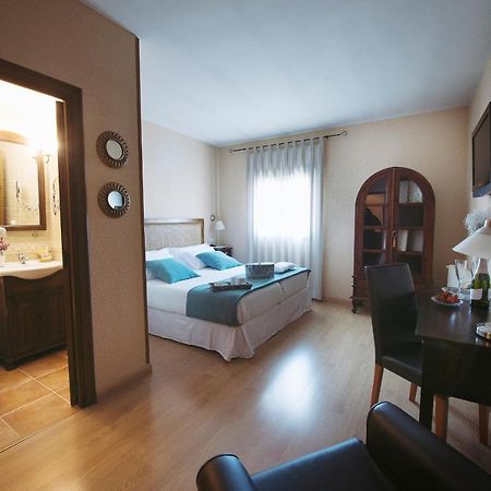 Hostal Rural Moratin Pastrana Eksteriør billede