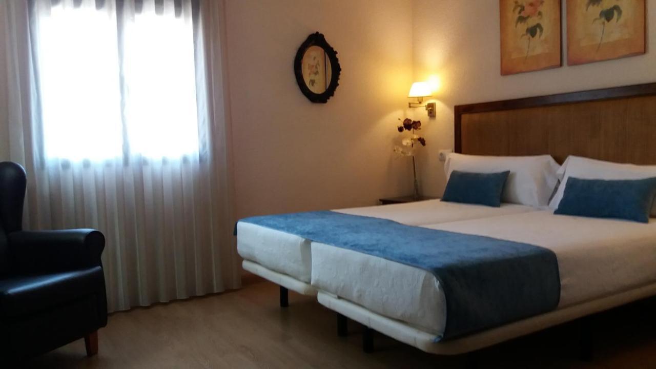 Hostal Rural Moratin Pastrana Eksteriør billede