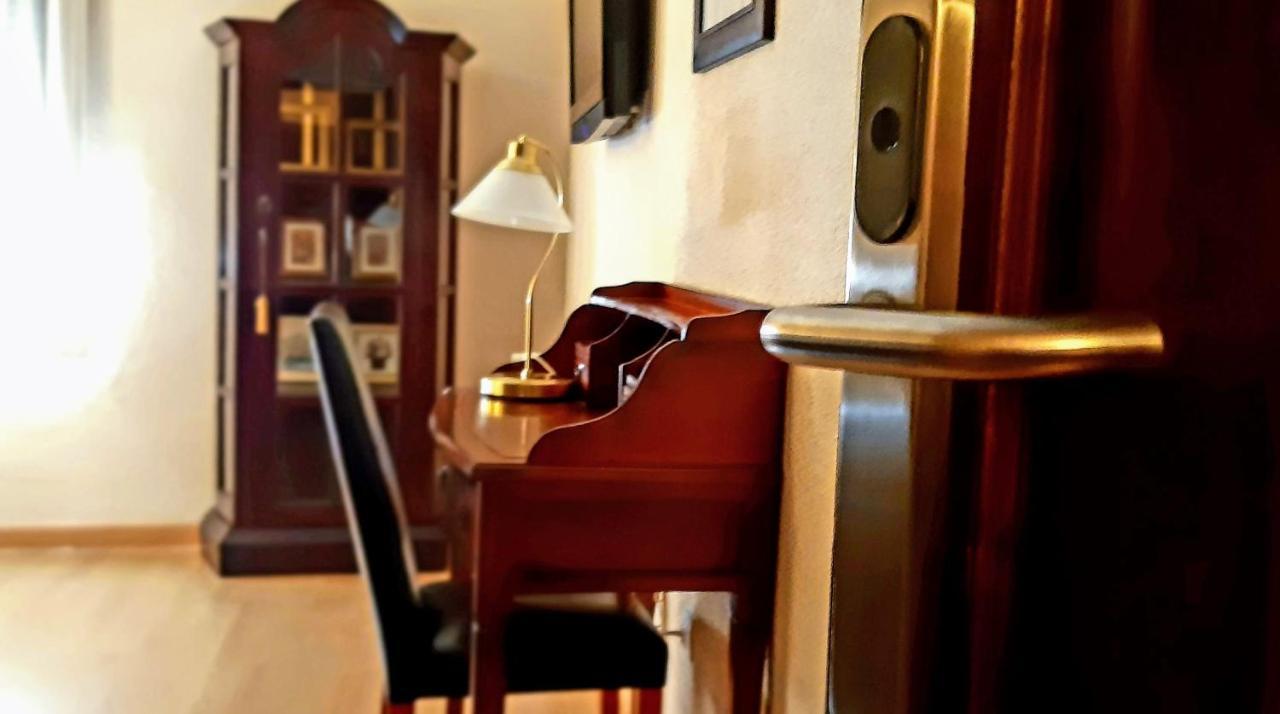 Hostal Rural Moratin Pastrana Eksteriør billede