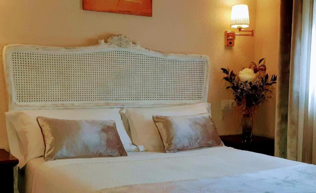Hostal Rural Moratin Pastrana Eksteriør billede
