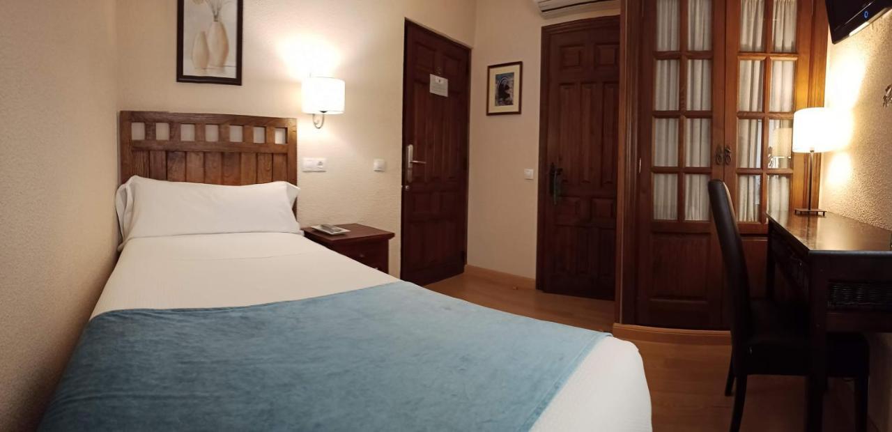 Hostal Rural Moratin Pastrana Eksteriør billede