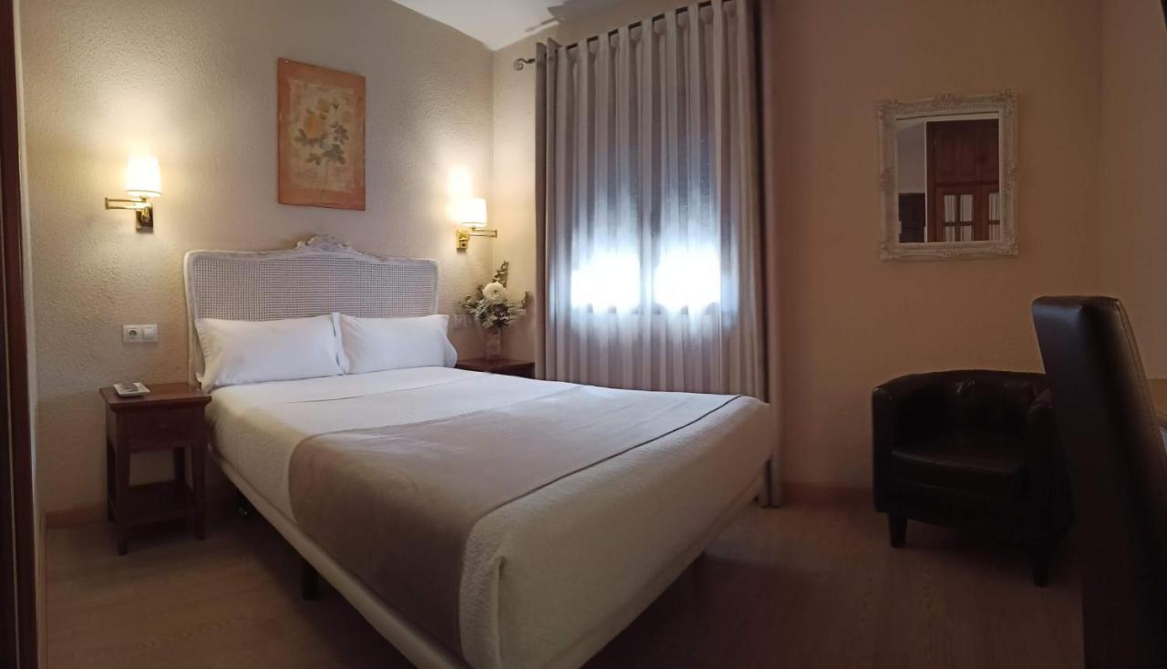 Hostal Rural Moratin Pastrana Eksteriør billede
