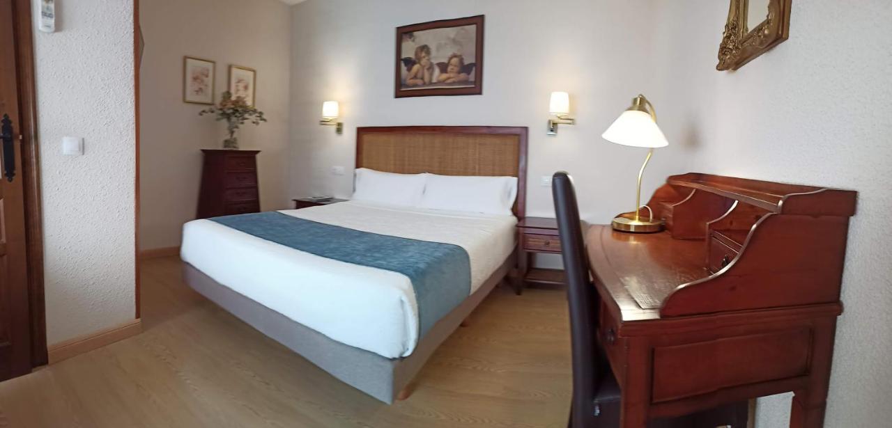 Hostal Rural Moratin Pastrana Eksteriør billede